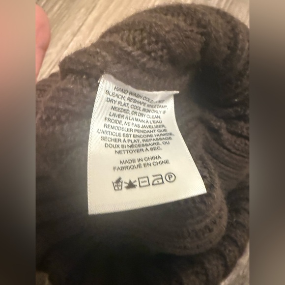 Aritzia TNA Women’s Brown Graffiti Beanie Hat - Picture 4 of 5